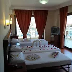Cihantuerk מלון 3*